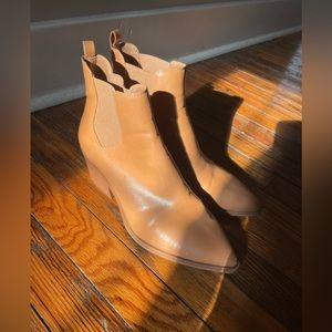 Universal thread heeled boots